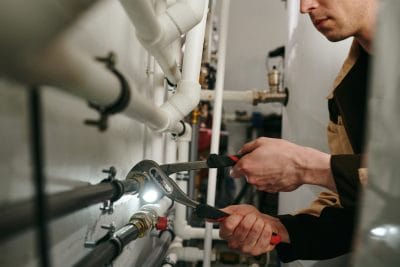 Professional pipe repair and plumbing maintenance in Miami, Florida
